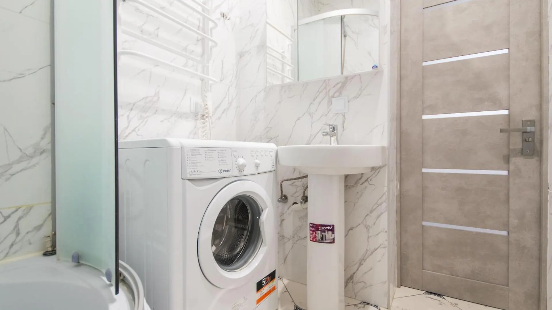 Apartment Апартаменти 1-Кімнатні Неподалік М. Вокзальна Kyiv